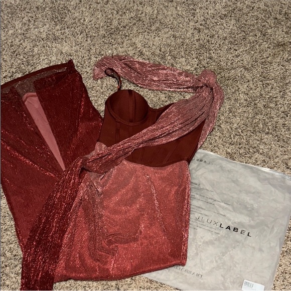 Elegant Rose Evening Gown - Picture 2 of 4